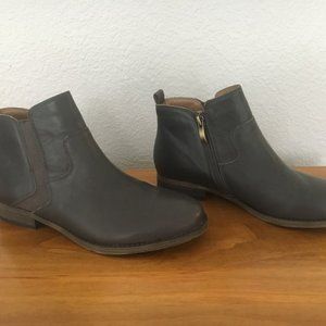 Leather grey ankle booties